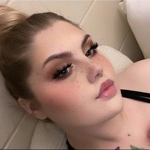 Meet your Posher, Carli